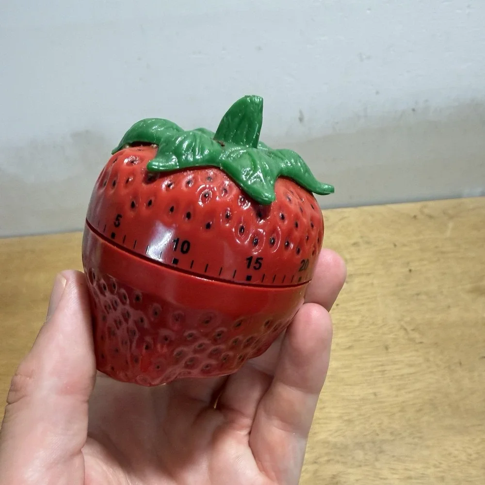 Strawberry Mechanical Kitchen Timer Red Green Vintage Retro Countdown MCM 70s
